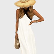 Robe avec une croix autour du cou