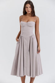 Robe midi sans manches avec coupe corset - Coupe attractive